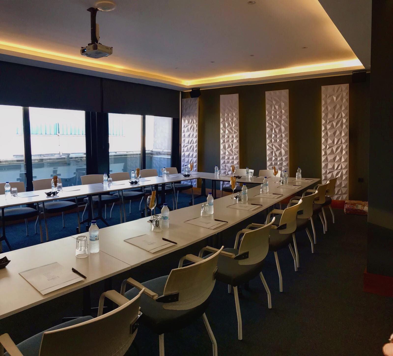 Emen'S Otel Smirne Esterno foto