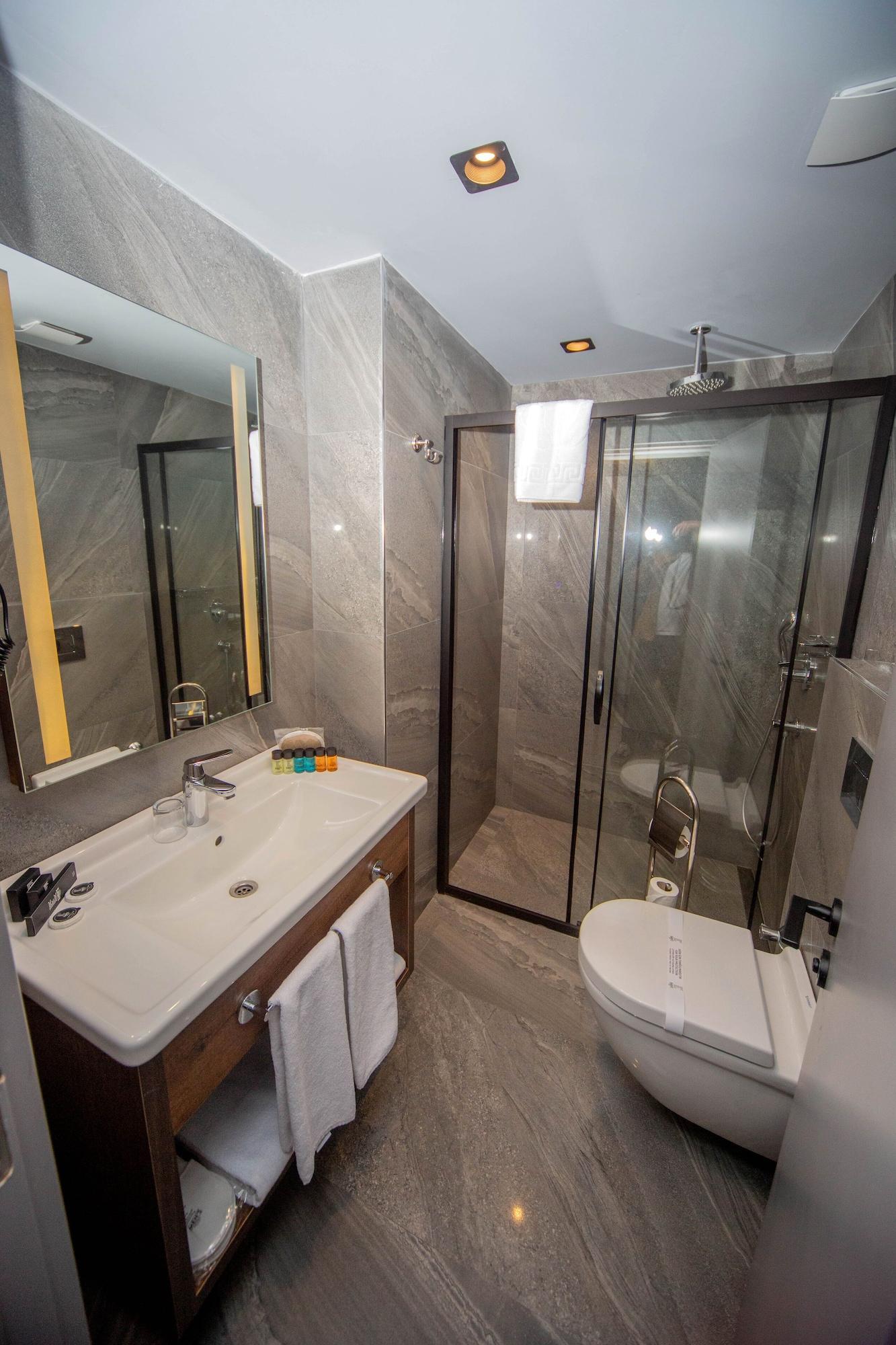 Emen'S Otel Smirne Esterno foto